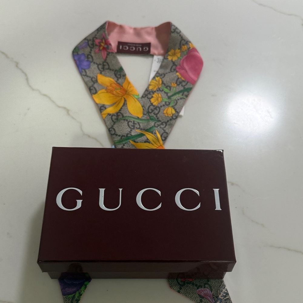 Gucci Multicolor Floral Silk Accessory scarf